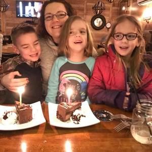 Meet your Posher, Dara